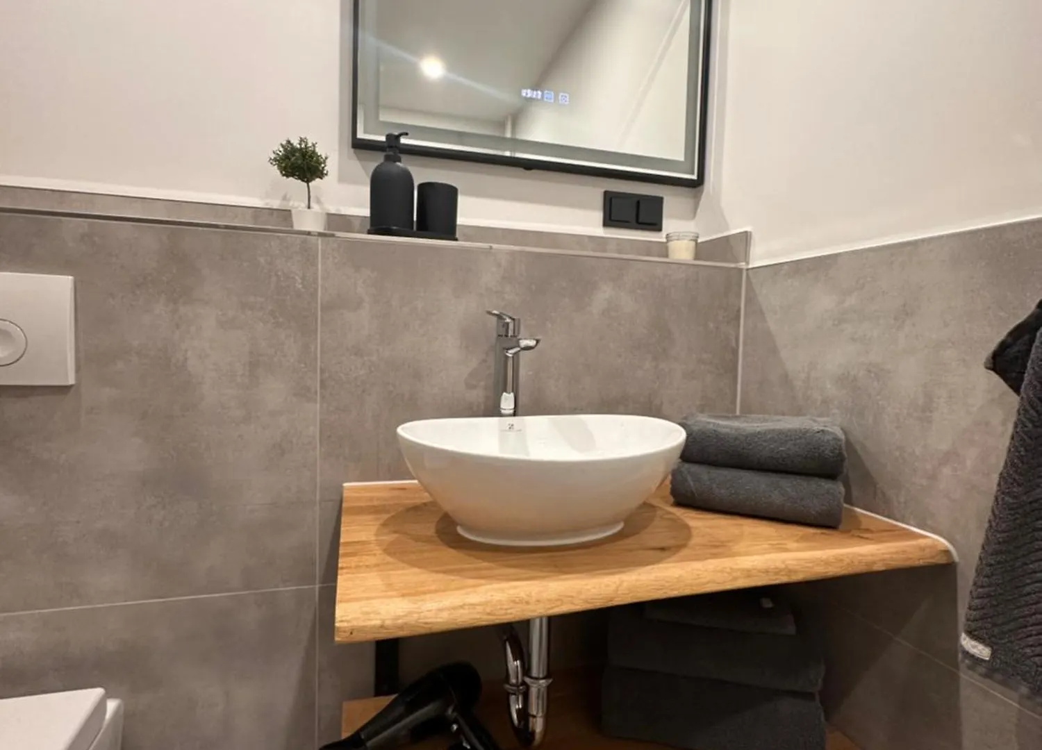 Appartement Langenhagen - Hannover Mit Balkon, Ebk Und Parkplatz 0*,  Almanya